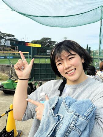 猛虎愛全開　パリ五輪レスリング女子金メダルの鏡優翔が阪神キャンプ初訪問「めっちゃ幸せ」