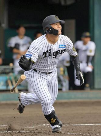 　５回、３ランを放つ前川（撮影・北村雅宏）