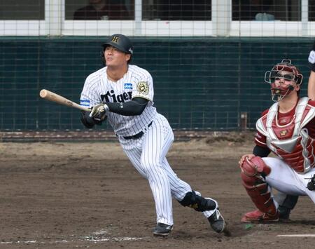 　５回、３ランを放つ前川（撮影・金田祐二）