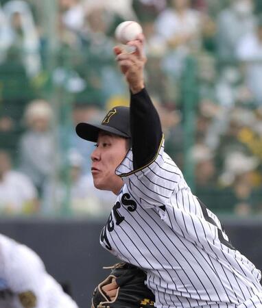 　３回から登板する富田（撮影・北村雅宏）