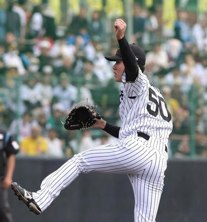 　３回から登板する富田（撮影・北村雅宏）