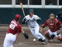 　７回、中前打を放つ前川（撮影・金田祐二）