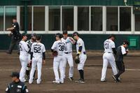 ５回、ベタンセスを降板させる藤川監督（撮影・金田祐二）