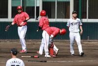 　２回、内田に先制２点適時打を浴びる伊藤将（撮影・金田祐二）