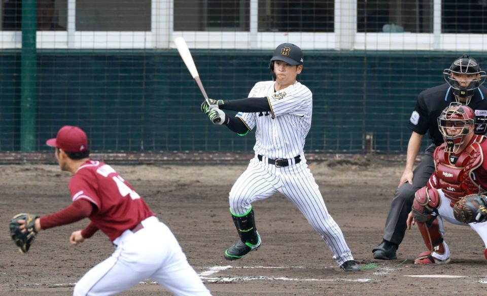 　６回、右前適時打を放つ高寺（撮影・金田祐二）