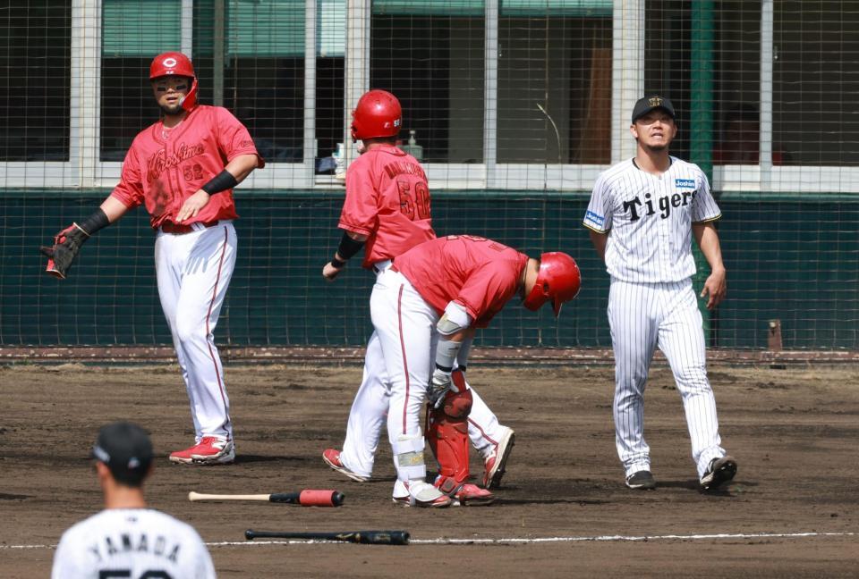 　２回、内田に先制２点適時打を浴びる伊藤将（撮影・金田祐二）