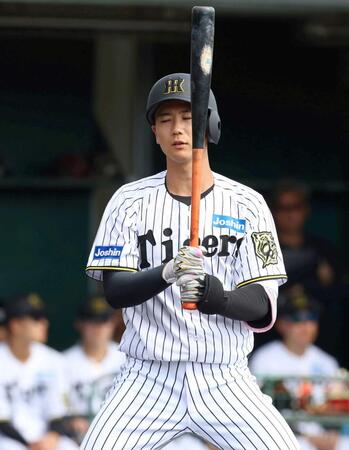 　３回、空振り三振に倒れる山田