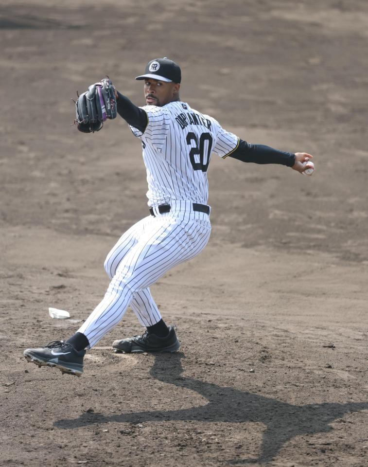 　シート打撃に登板したデュプランティエ（撮影・中田匡峻）