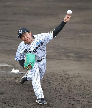 　シート打撃に登板した伊原（撮影・中田匡峻）