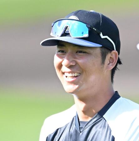 　充実の笑顔を見せる井坪（撮影・飯室逸平）