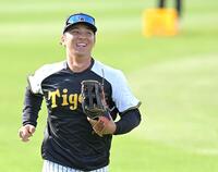 　充実の表情で特守に汗を流す井坪（撮影・飯室逸平）