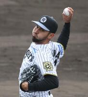 　シート打撃に登板したゲラ（撮影・中田匡峻）