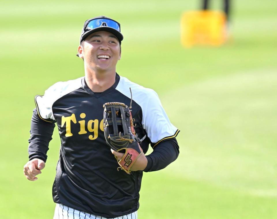 　充実の表情で特守に汗を流す井坪（撮影・飯室逸平）