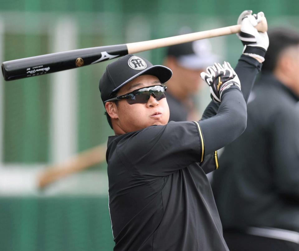 　ロングティーを行う大山