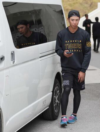 　練習を終え、車に向かう山田（撮影・北村雅宏）