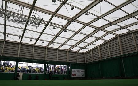 　停電中のブルペン（撮影・中田匡峻）