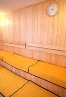 　バスルームに併設されるサウナ（撮影・立川洋一郎）