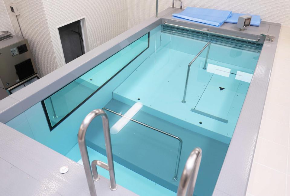 　流水プール（撮影・立川洋一郎）