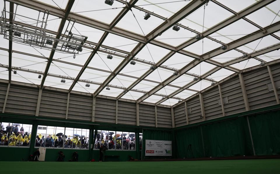 　停電中のブルペン（撮影・中田匡峻）