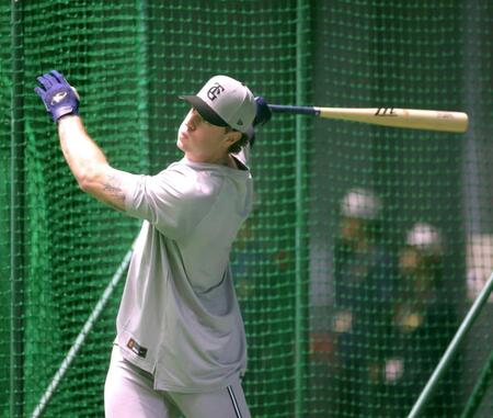 　打撃練習で快音を響かせるキャベッジ