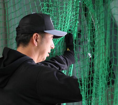 　ドームを抜け、ブルペンに向かう藤川監督（撮影・北村雅宏）