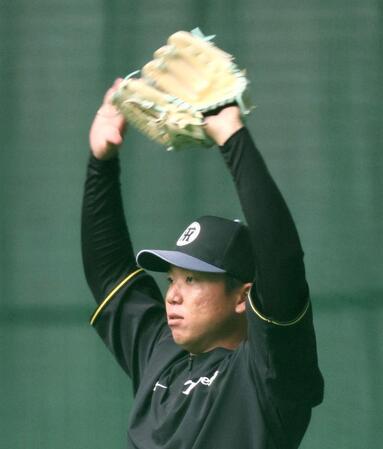 　キャッチボールする村上（撮影・北村雅宏）