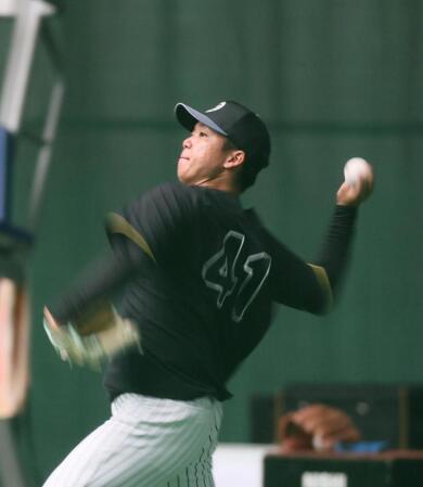 　キャッチボールする村上（撮影・北村雅宏）