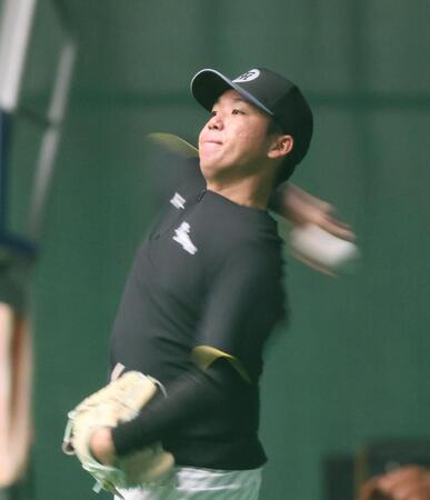 　キャッチボールする村上（撮影・北村雅宏）