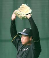 　キャッチボールする村上（撮影・北村雅宏）