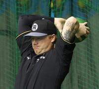 　トレーニングをするネルソン（撮影・中田匡峻）