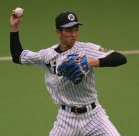 　投内連係に取り組む今朝丸（撮影・西田忠信）