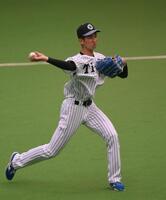 　投内連係に取り組む今朝丸（撮影・西田忠信）