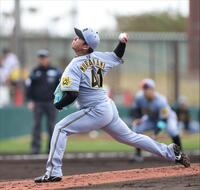 　楽天とのオープン戦に先発する村上（撮影・中田匡峻）