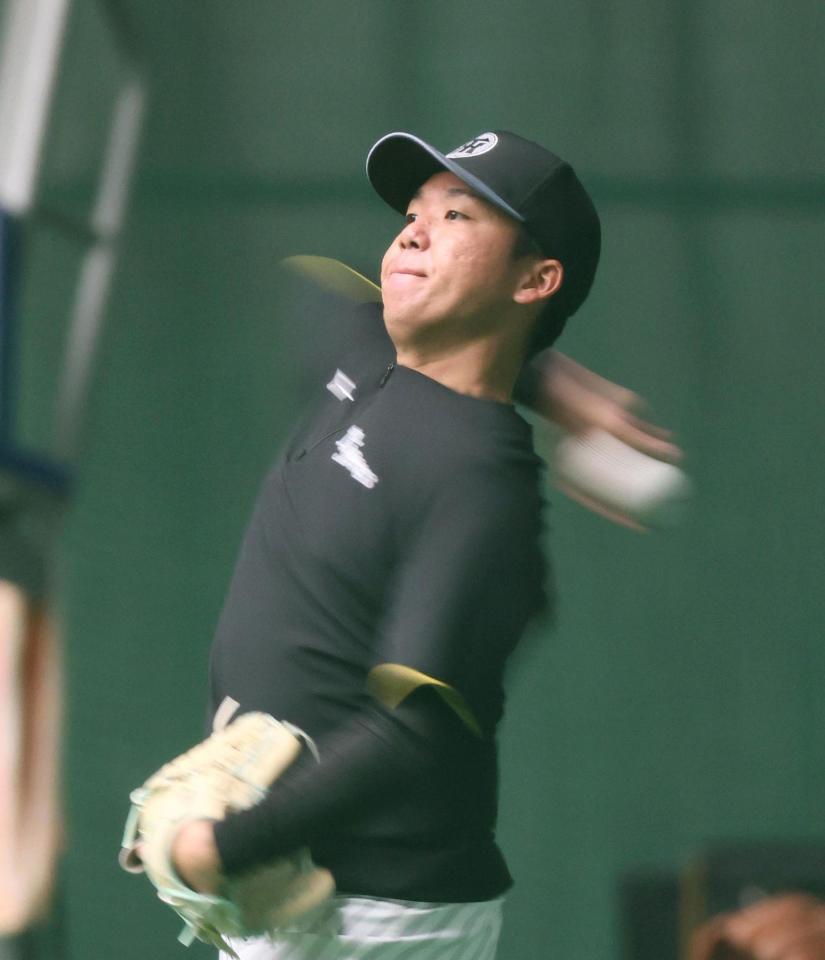 　キャッチボールする村上（撮影・北村雅宏）