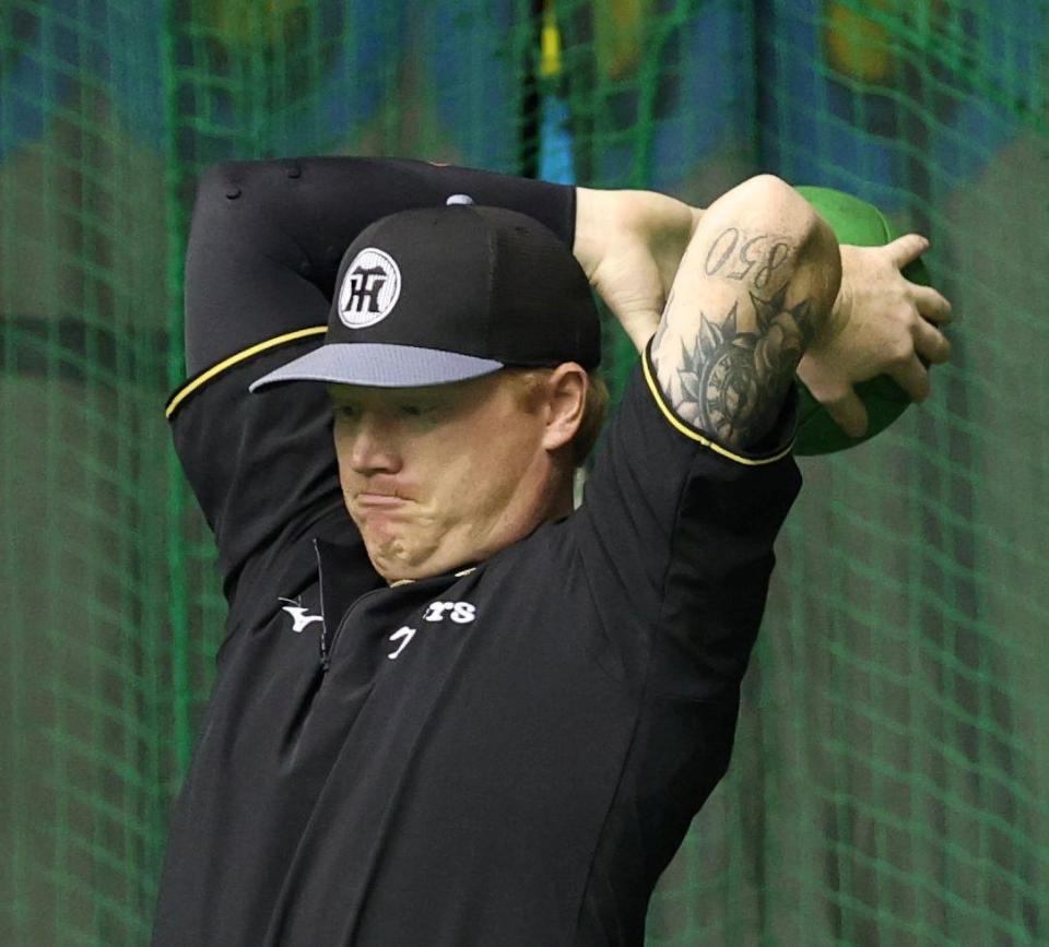 　トレーニングをするネルソン（撮影・中田匡峻）