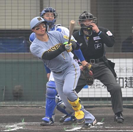 　１回、先制３ランを放つ森下（撮影・飯室逸平）