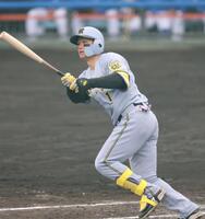 　１回、３ランを放つ森下（撮影・田中太一）