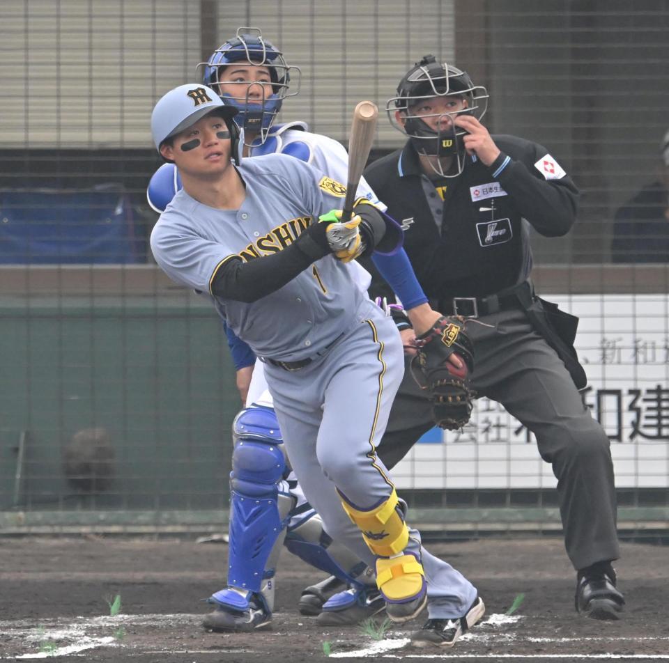 　１回、先制３ランを放つ森下（撮影・飯室逸平）