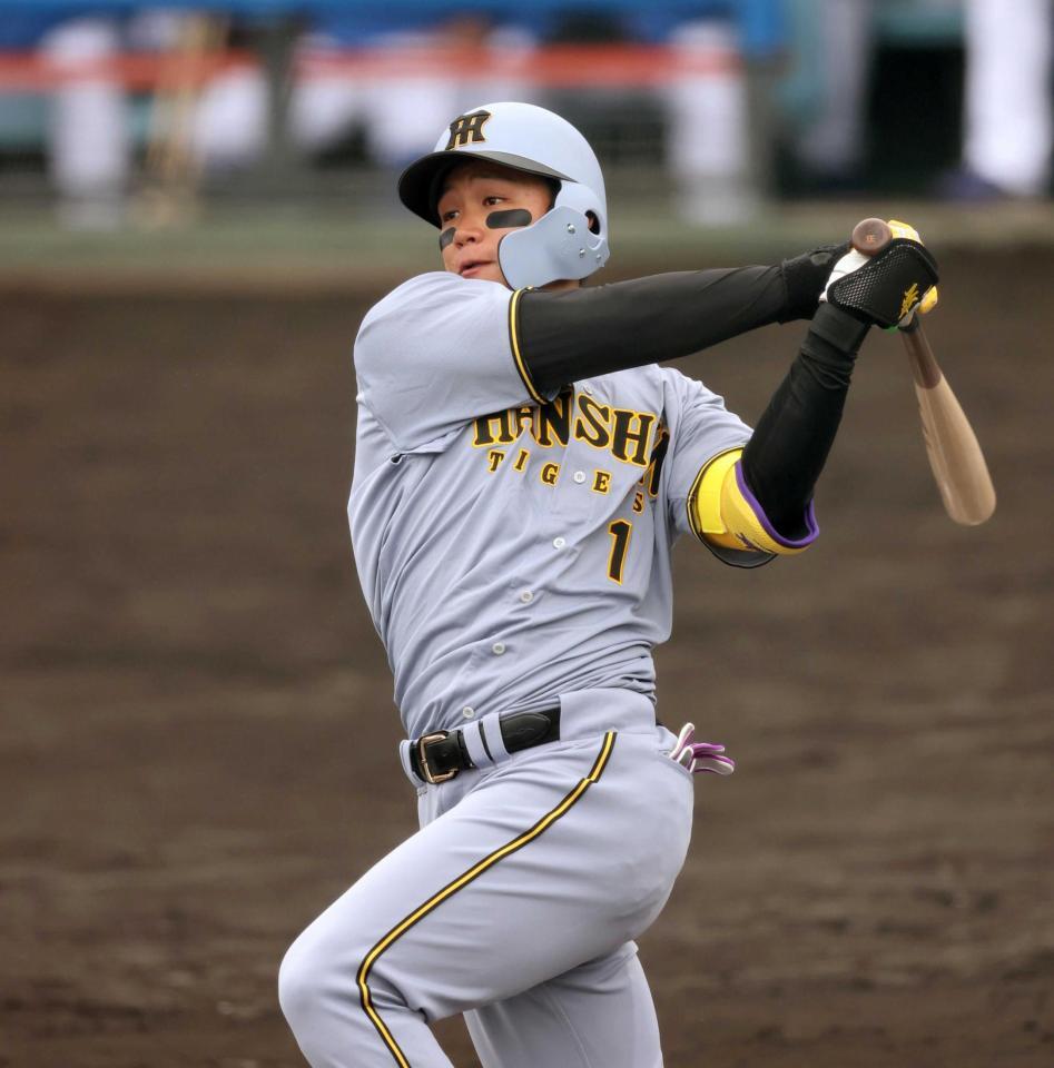 　１回、先制３ランを放つ森下