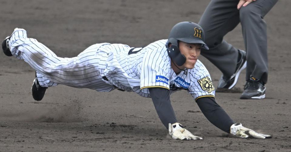 　７回、二盗を決める福島（撮影・飯室逸平）