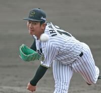 　８回、力強く投げ込む伊原（撮影・中田匡峻）