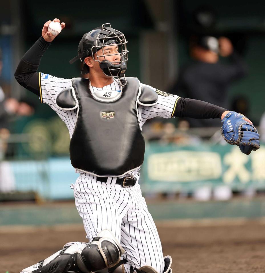 　７回、守備につく町田（撮影・田中太一）