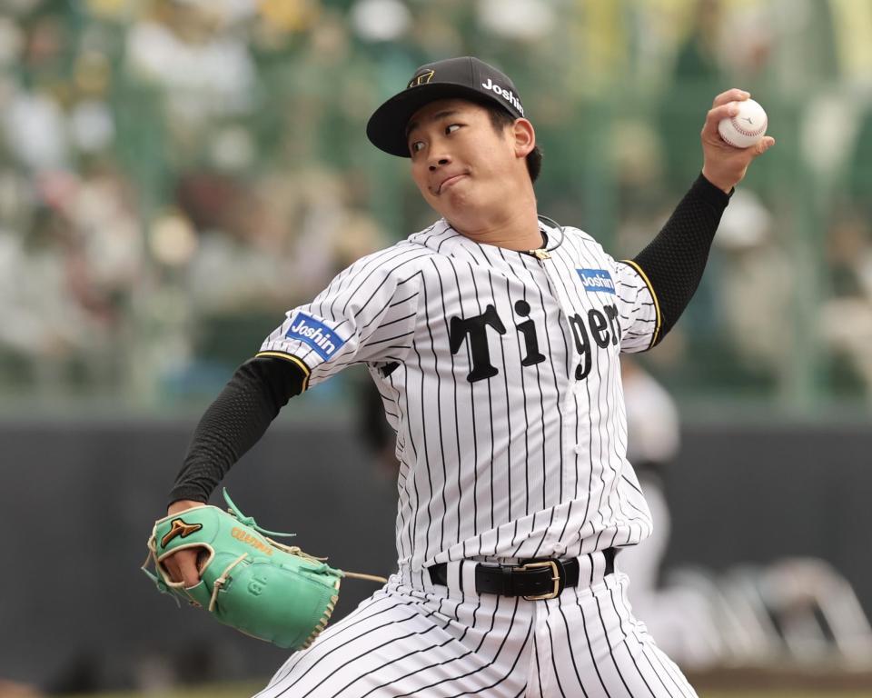 　８回を無失点に抑える伊原（撮影・田中太一）