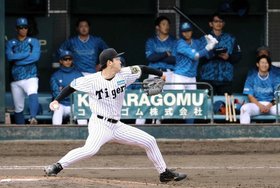 　５回、ＤｅＮＡ打線相手に力投する木下（撮影・中田匡峻）