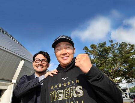 　狩野氏（左）との対談後、笑顔を見せる大山（撮影・田中太一）