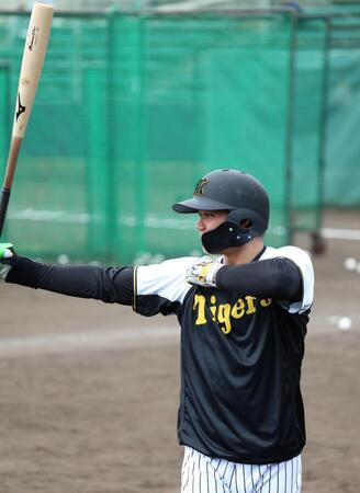 　“イチロー”ばりの構えを見せる森下