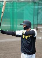 　“イチロー”ばりの構えを見せる森下