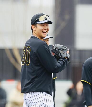 　練習中、笑顔を見せる門別（撮影　山口登）