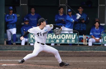 　５回、ＤｅＮＡ打線に投げ込む木下＝２月２４日