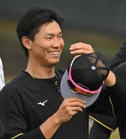 　笑顔を見せる湯浅（撮影・飯室逸平）